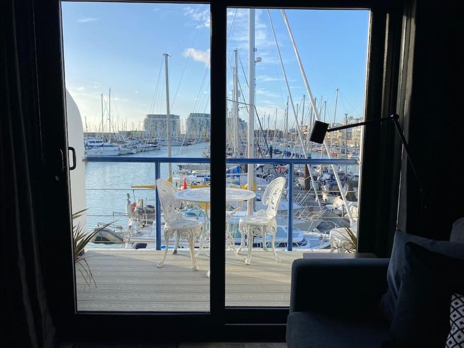 Seascape - Floating Home At Brighton Marina With Free Parking Экстерьер фото