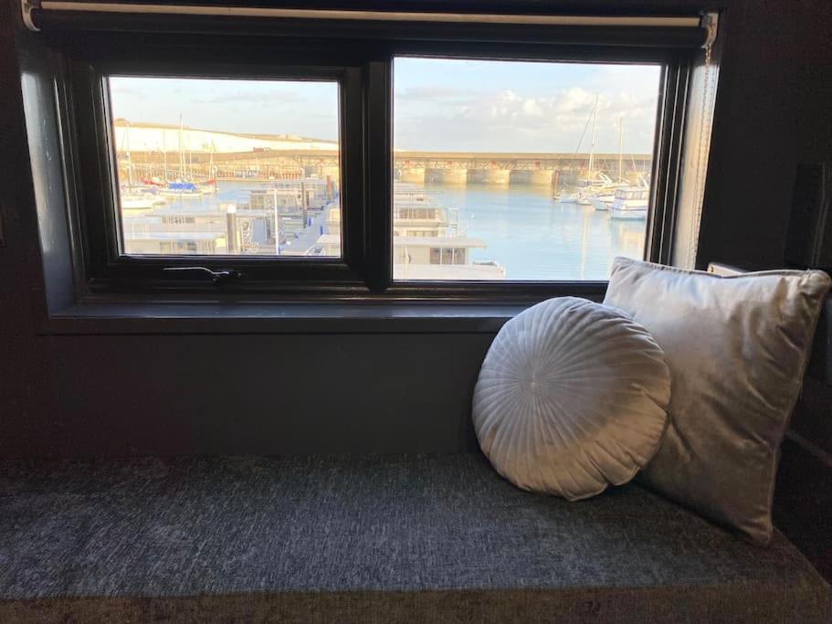 Seascape - Floating Home At Brighton Marina With Free Parking Экстерьер фото