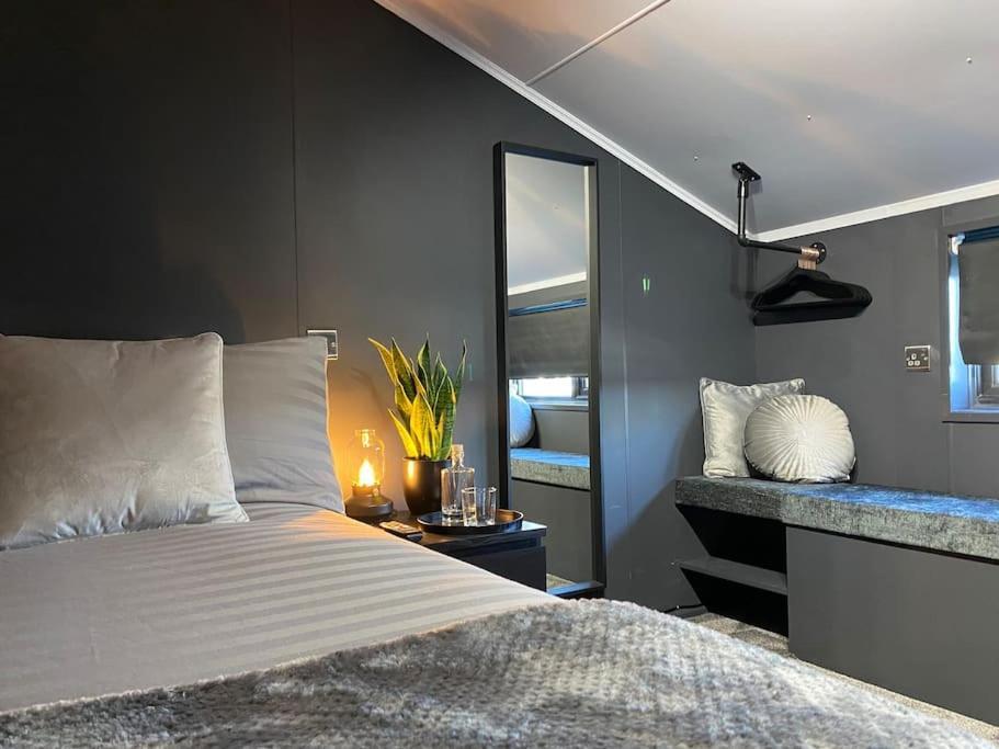 Seascape - Floating Home At Brighton Marina With Free Parking Экстерьер фото