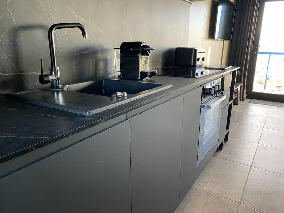 Seascape - Floating Home At Brighton Marina With Free Parking Экстерьер фото