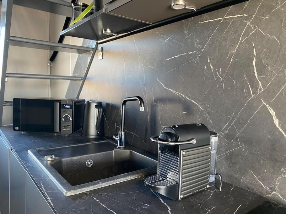 Seascape - Floating Home At Brighton Marina With Free Parking Экстерьер фото