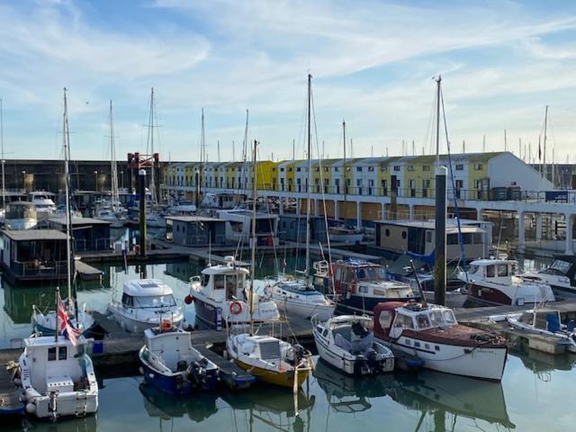 Seascape - Floating Home At Brighton Marina With Free Parking Экстерьер фото