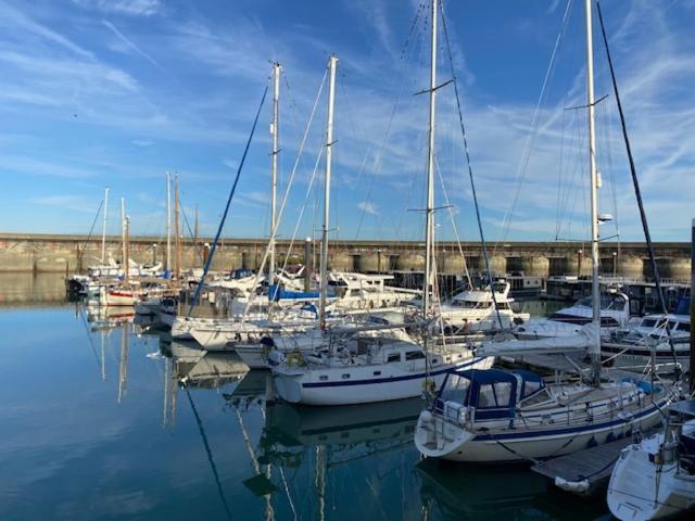 Seascape - Floating Home At Brighton Marina With Free Parking Экстерьер фото