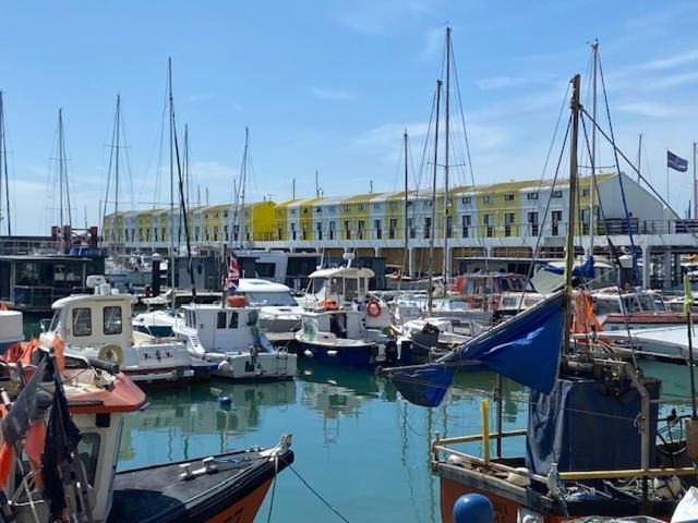 Seascape - Floating Home At Brighton Marina With Free Parking Экстерьер фото